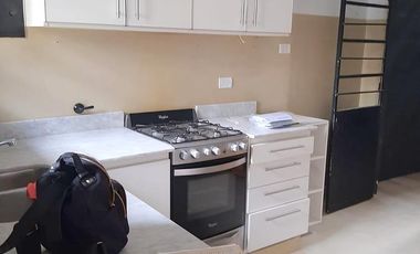 A 3/c de Av. Maipú, Casa en 2 Plantas, 5 Amb. con Fondo, Piscina y Cochera