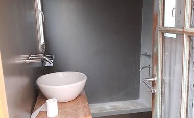 A 3/c de Av. Maipú, Casa en 2 Plantas, 5 Amb. con Fondo, Piscina y Cochera