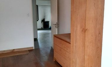 A 3/c de Av. Maipú, Casa en 2 Plantas, 5 Amb. con Fondo, Piscina y Cochera