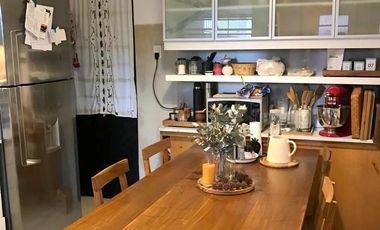 A 3/c de Av. Maipú, Casa en 2 Plantas, 5 Amb. con Fondo, Piscina y Cochera