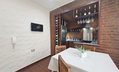 VENTA CASA 5 AMB GARAGE PISCINA JARDIN LANUS OESTE