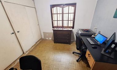 VENTA CASA 5 AMB GARAGE PISCINA JARDIN LANUS OESTE