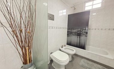 VENTA CASA 5 AMB GARAGE PISCINA JARDIN LANUS OESTE