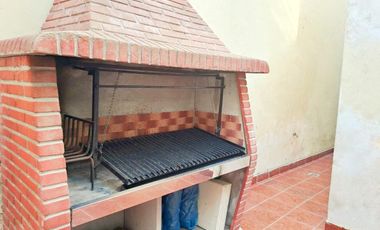 VENTA CASA 5 AMB GARAGE PISCINA JARDIN LANUS OESTE