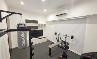 VENTA CASA 5 AMB GARAGE PISCINA JARDIN LANUS OESTE