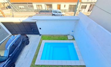 VENTA CASA 5 AMB GARAGE PISCINA JARDIN LANUS OESTE