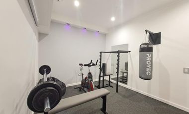 VENTA CASA 5 AMB GARAGE PISCINA JARDIN LANUS OESTE