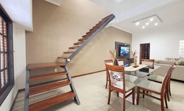 VENTA CASA 5 AMB GARAGE PISCINA JARDIN LANUS OESTE