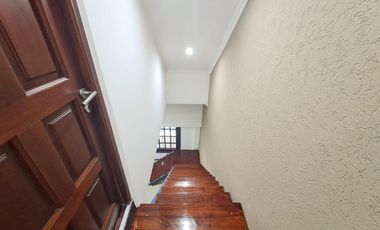 VENTA CASA 5 AMB GARAGE PISCINA JARDIN LANUS OESTE