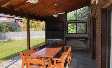 Casa en venta - 3 Dormitorios 3 Baños - Esteban Echeverría