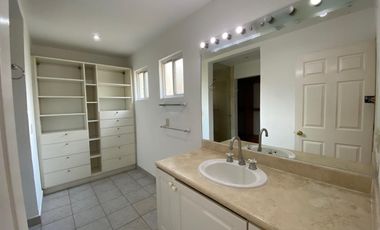 Casa en venta en Los Robles a precio de oportunidad