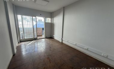 Venta oficina con balcón en Avellaneda