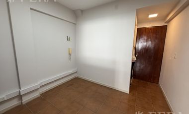 Venta oficina con balcón en Avellaneda
