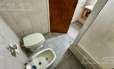 Alquiler - Casa 3 ambientes, garaje y parque - Ituzaingó Centro