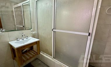 Alquiler - Casa 3 ambientes, garaje y parque - Ituzaingó Centro