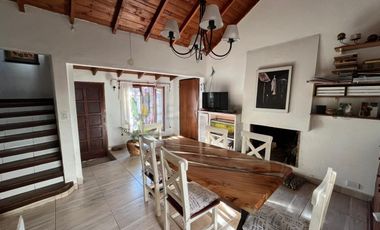 Casa en venta - 4 Dormitorios 2 Baños - Villa Gesell