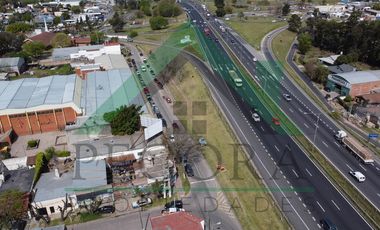 Galpon sobre Panamericana - Belen De Escobar.