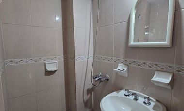 Bv Chacabuco 466: 1Dormitorio con dos Balcones - piso alto.