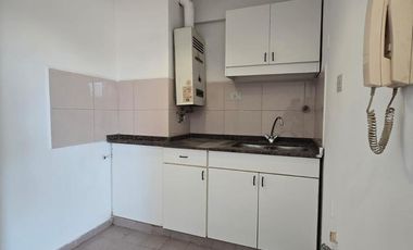 Bv Chacabuco 466: 1Dormitorio con dos Balcones - piso alto.