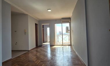 Bv Chacabuco 466: 1Dormitorio con dos Balcones - piso alto.