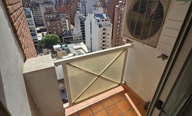Bv Chacabuco 466: 1Dormitorio con dos Balcones - piso alto.