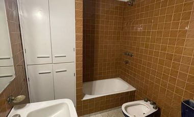 Casa en  venta con dos viviendas, jardín, cochera, pileta y parrilla - Sarandí