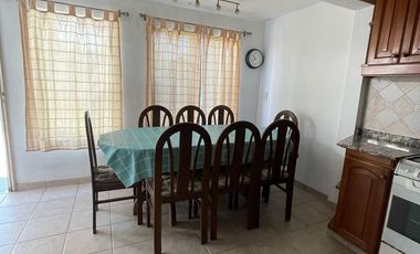 Casa en  venta con dos viviendas, jardín, cochera, pileta y parrilla - Sarandí