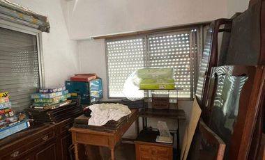 Casa en  venta con dos viviendas, jardín, cochera, pileta y parrilla - Sarandí