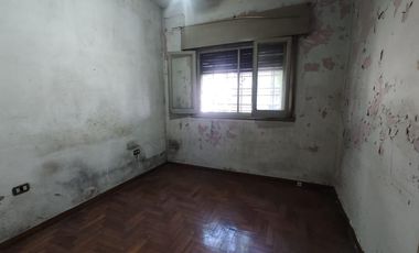 Casa en venta con local en esquina - Sarandí