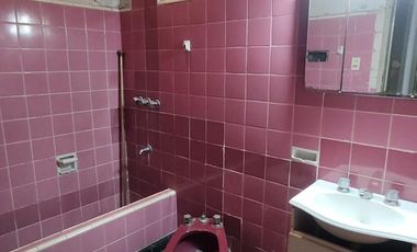 Casa en venta con local en esquina - Sarandí