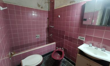 Casa en venta con local en esquina - Sarandí