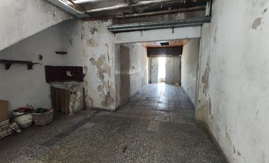 Casa en venta con local en esquina - Sarandí