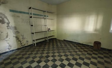 Casa en venta con local en esquina - Sarandí