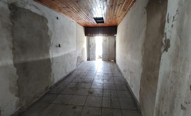 Casa en venta con local en esquina - Sarandí