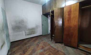Casa en venta con local en esquina - Sarandí