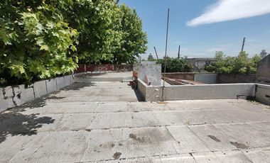 Casa en venta con local en esquina - Sarandí