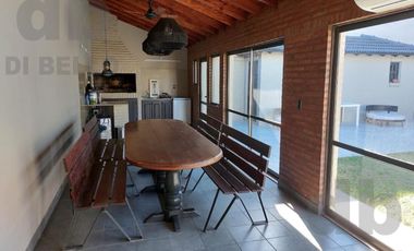 Venta imperdible casa, zona centrica