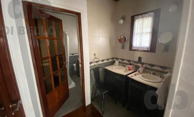Venta imperdible casa, zona centrica