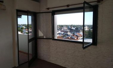 Departamento en venta - 4 Dormitorios 2 Baños - Cochera - 103Mts2 - Béccar, San Isidro