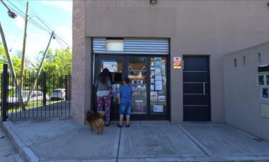 Venta en block de Local comercial y departamentos en Ciudad Evita - Inversion para renta