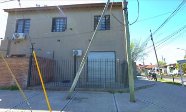 Venta en block de Local comercial y departamentos en Ciudad Evita - Inversion para renta