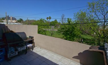 Venta en block de Local comercial y departamentos en Ciudad Evita - Inversion para renta