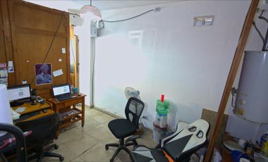 Venta en block de Local comercial y departamentos en Ciudad Evita - Inversion para renta