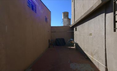 Venta en block de Local comercial y departamentos en Ciudad Evita - Inversion para renta