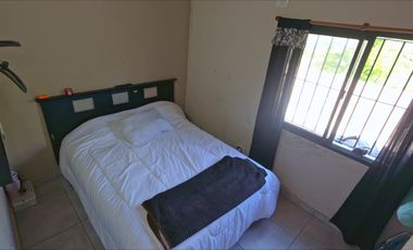 Venta en block de Local comercial y departamentos en Ciudad Evita - Inversion para renta