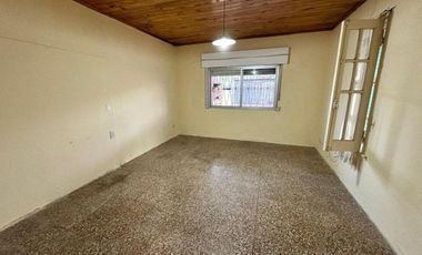 Casa en venta - 2 Dormitorios 1 Baño - Aguas Verdes