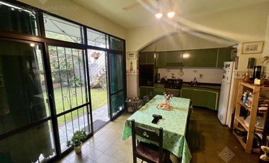 Impecable Inmueble en una planta a 3 cds de la Avda - 3dorm - 2baños!!!