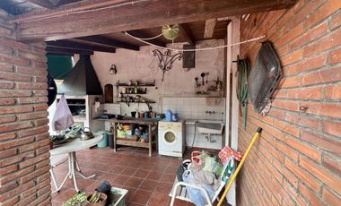 Impecable Inmueble en una planta a 3 cds de la Avda - 3dorm - 2baños!!!