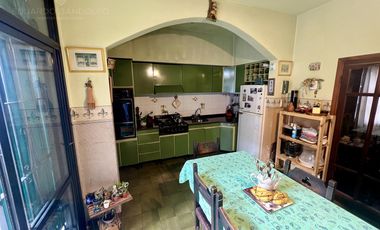 Impecable Inmueble en una planta a 3 cds de la Avda - 3dorm - 2baños!!!