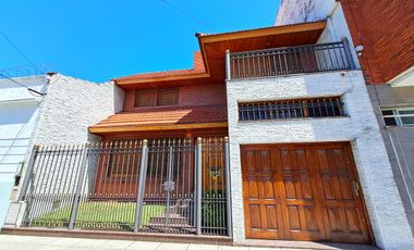 CASA 5 AMBIENTES 390 M2  GARAGE JARDÍN QUINCHO LANUS OESTE